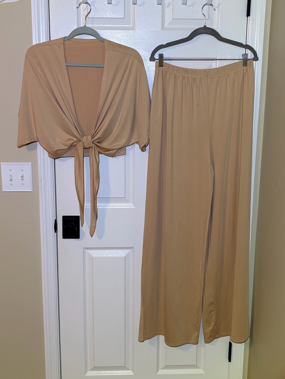 Women’s Two-Piece Tie-Front or Wrap Top & Wide-Leg Flowy Pant Loungewear Set. XL